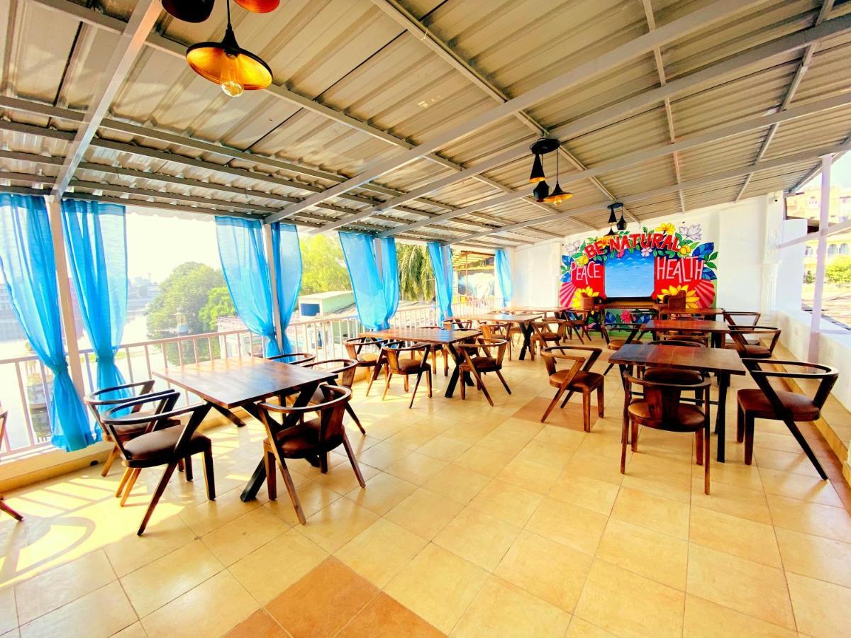 Natural Lake View Hotel Udaipur Exterior foto