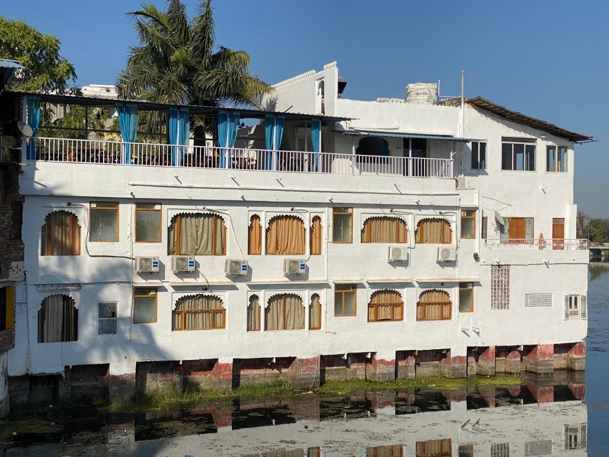 Natural Lake View Hotel Udaipur Exterior foto