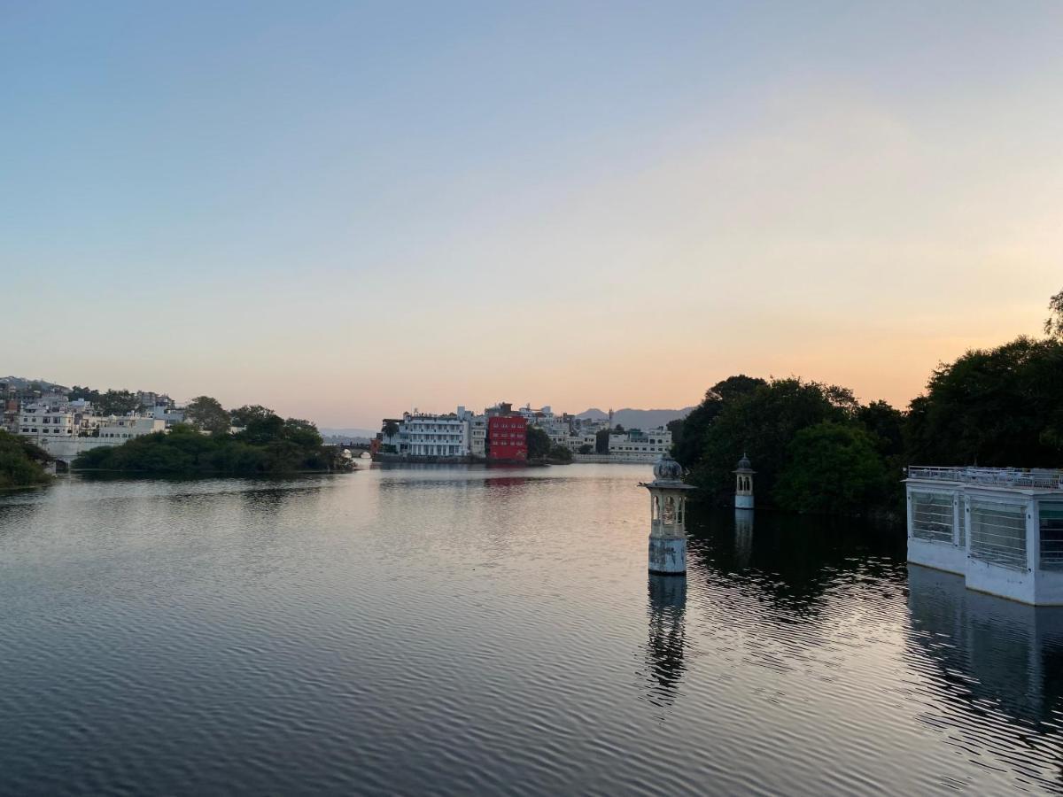 Natural Lake View Hotel Udaipur Exterior foto