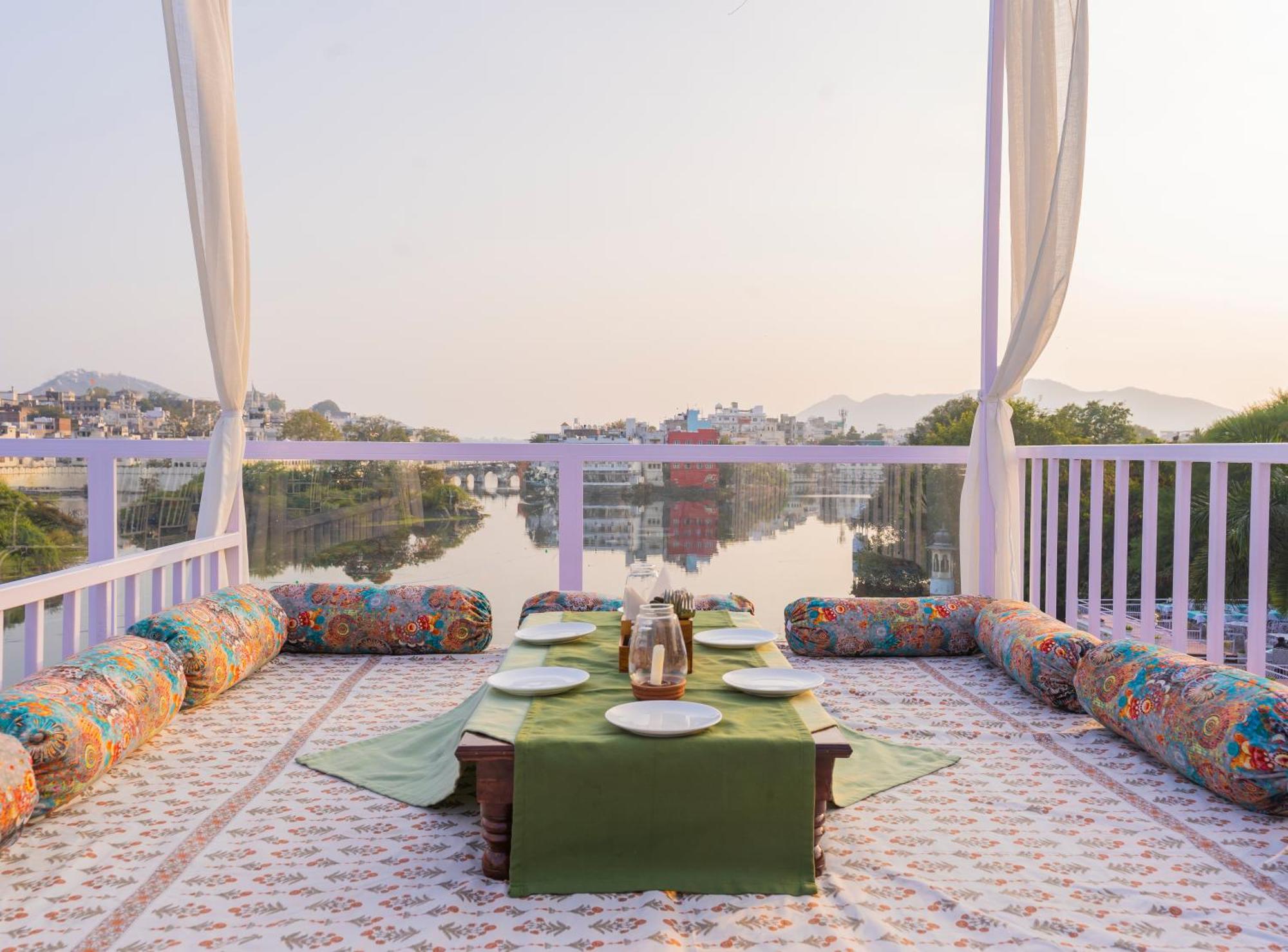 Natural Lake View Hotel Udaipur Exterior foto