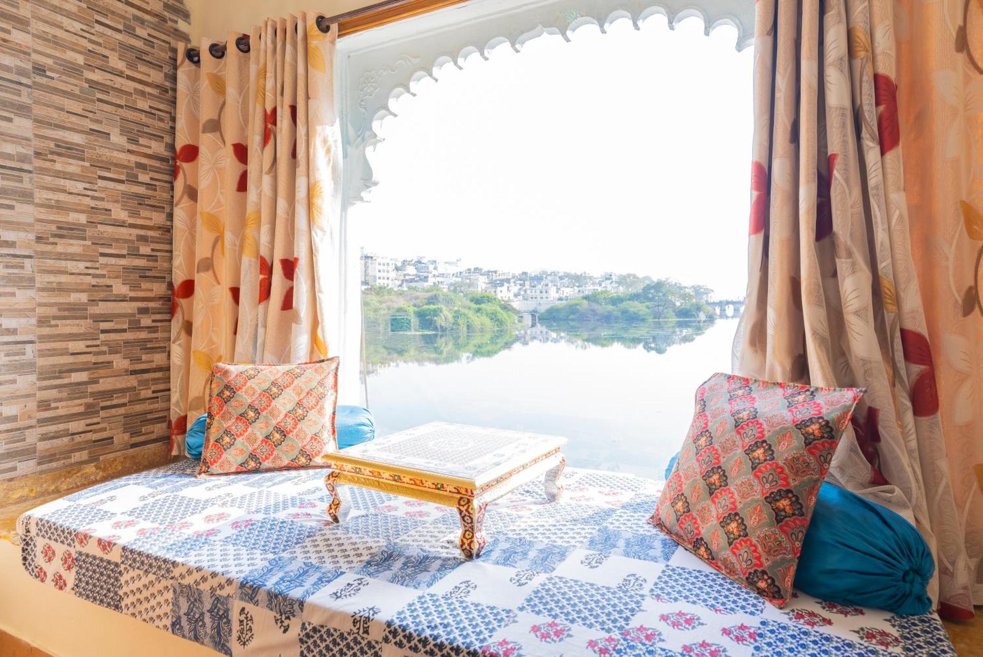 Natural Lake View Hotel Udaipur Exterior foto