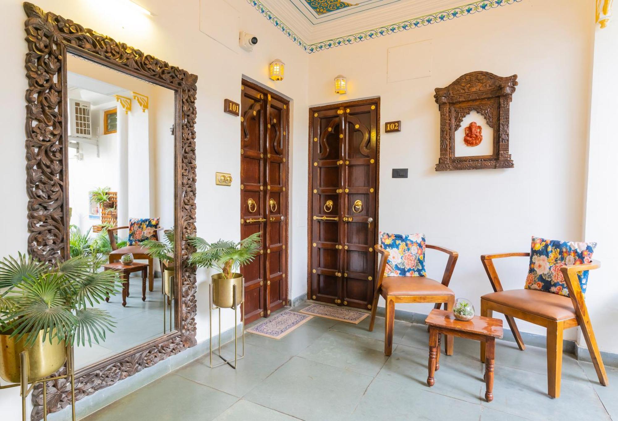 Natural Lake View Hotel Udaipur Exterior foto