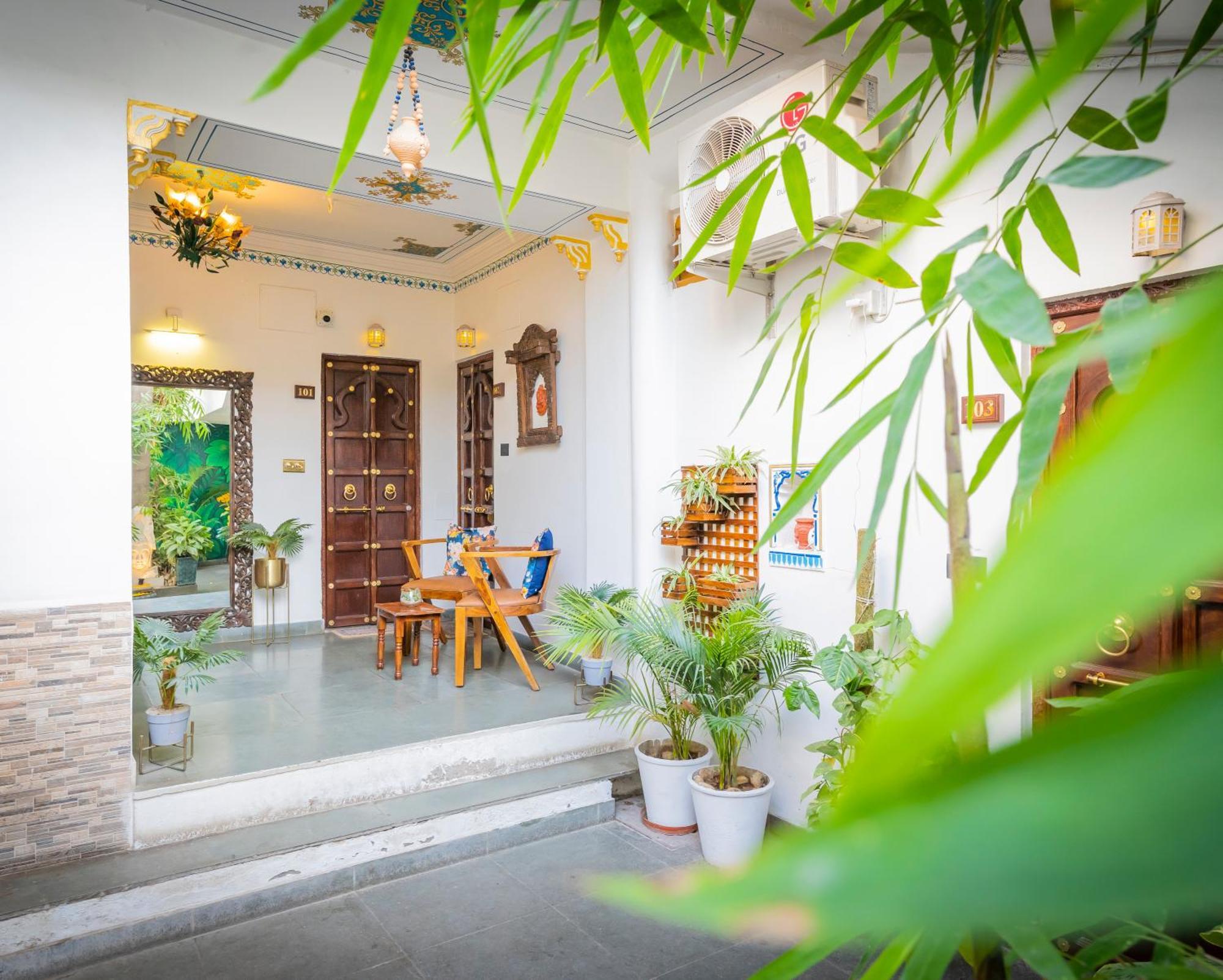 Natural Lake View Hotel Udaipur Exterior foto