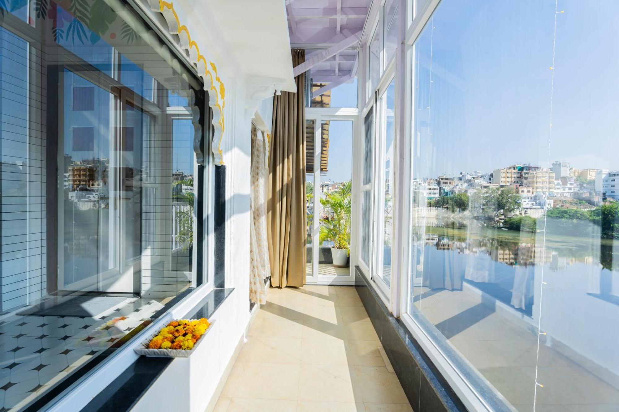 Natural Lake View Hotel Udaipur Exterior foto