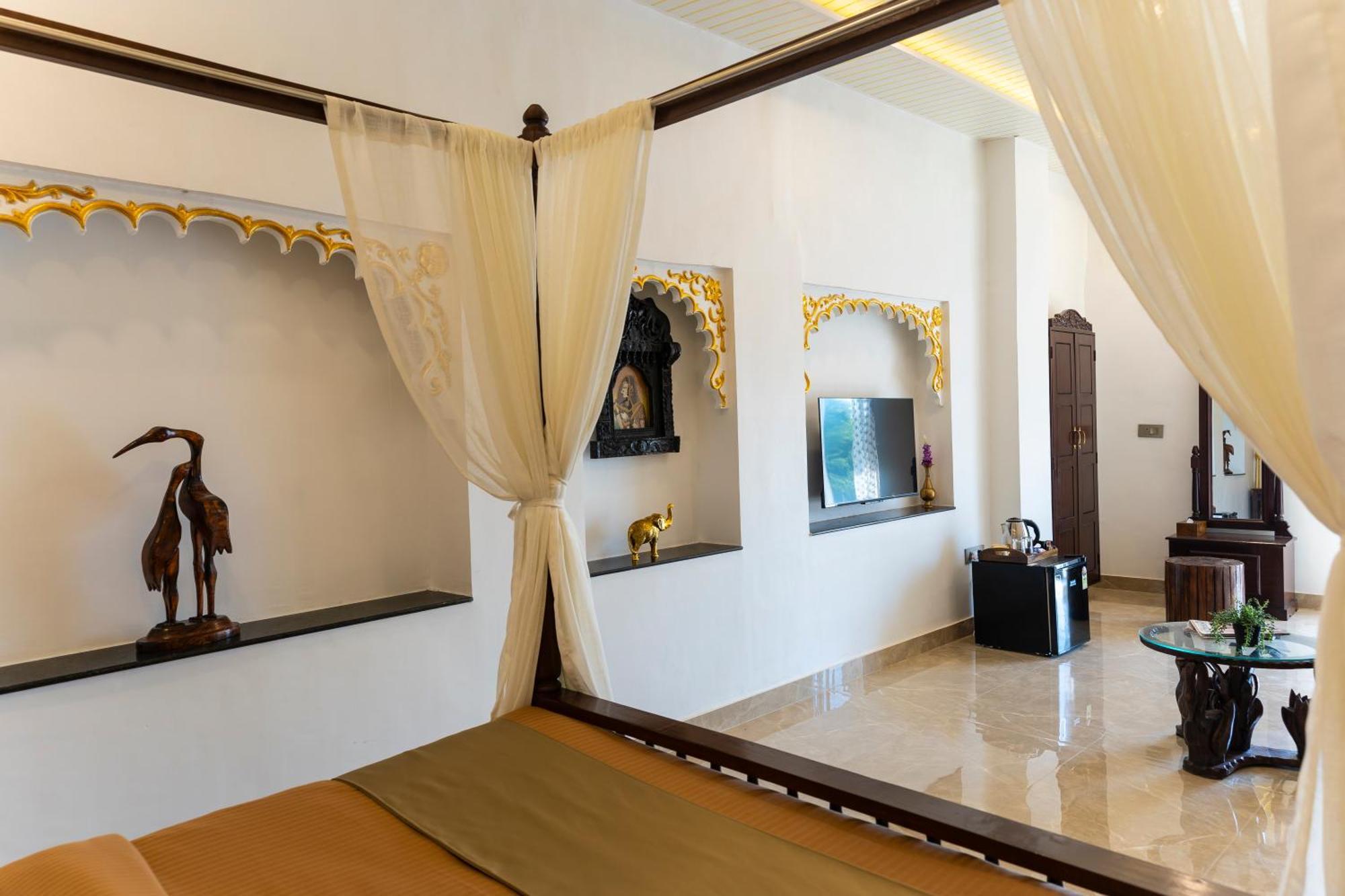 Natural Lake View Hotel Udaipur Exterior foto